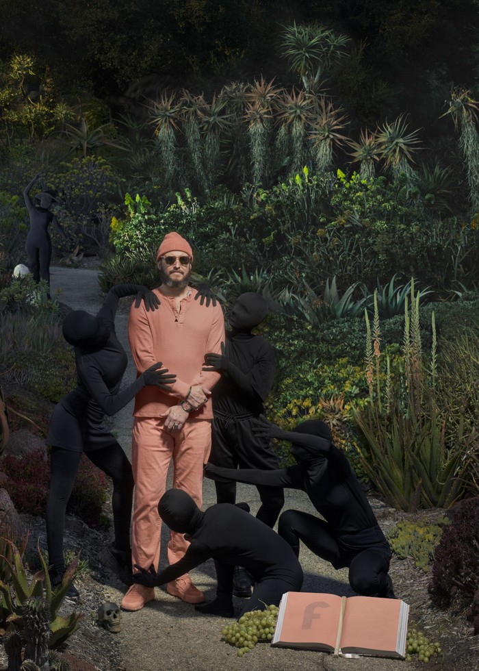 Bon Iver Dengarkan album terbaru Bon Iver, SABLE, fABLE, di GBK City Park, Jakarta.