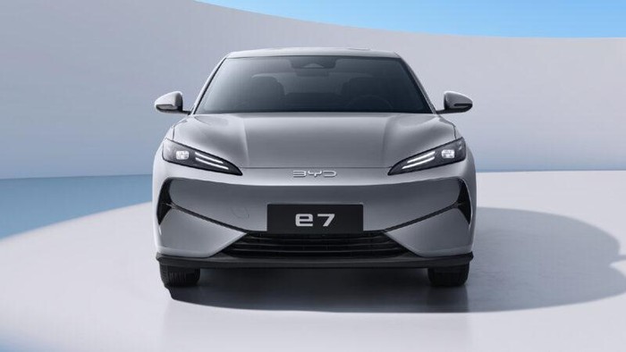 BYD e7 BYD e7