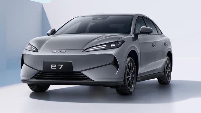 BYD e7 BYD e7