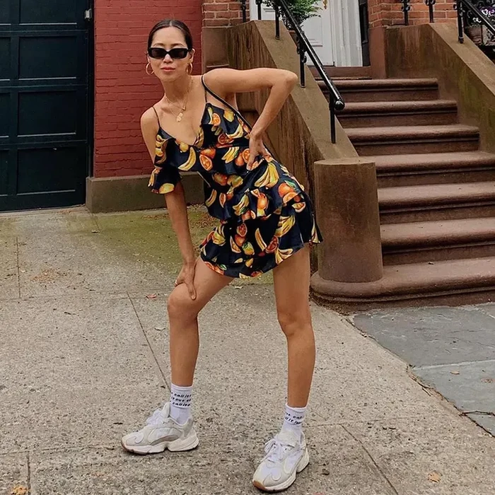 Dress dengan sneakers Dress dengan sneakers