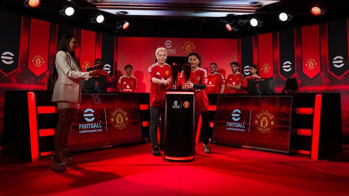 Kompetisi esports The eFootball Championship 2025 Manchester United Club Event selesai digelar. Salah satu pemain Indonesia, Rommy Hadiwijaya alias Zeus_Rommyhw, berhasil menjadi juara di kategori konsol.