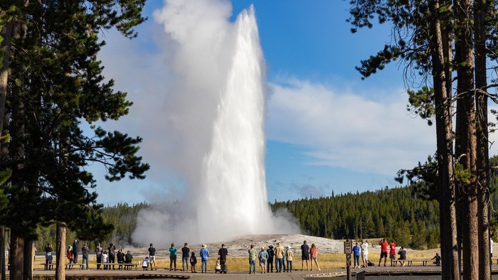 Geyser Old Faithful di Taman Nasional Yellowstone, Amerika Serikat