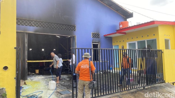 Gudang sabun detergen milik PT SBT di Kelurahan Petompon, Kecamatan Gajahmungkur, Kecamatan Semarang Selatan terbakar, Rabu (9/4/2025).