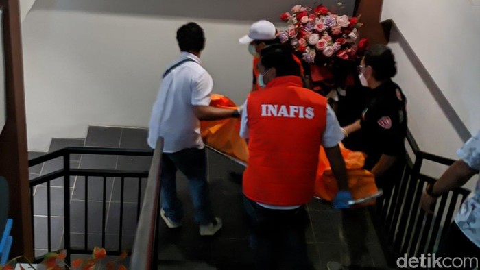 Ibu asal Ponorogo ditemukan tewas di hotel Trenggalek dibunuh kekasihnya. Anaknya dianiaya.