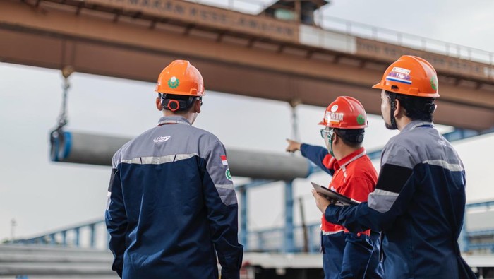 Ilustrasi pekerja Waskita Beton Precast