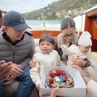 Setelah Lebaran Nikita Willy dan keluarganya pergi berlibur ke Italia. Tak hanya sekedar berlibur, momen tersebut sekaligus untuk merayakan ultah putra pertamanya, Issa Xander yang ke-3. Foto: Instagram/@yorafebrina