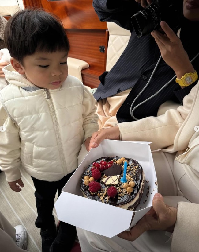 Di ulang tahunnya itu Issa mengungkapkan jika dirinya ingin menaiki roller coaster. Foto: Instagram/@yorafebrina