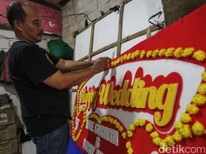 Kisah Perajin Karangan Bunga di Jakarta yang Kian Menjamur