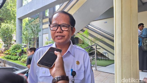 Kepala Dinas Pendidikan (Disdik) Kota Mataram Yusuf saat diwawancarai di Mataram, Rabu (9/4/2025).