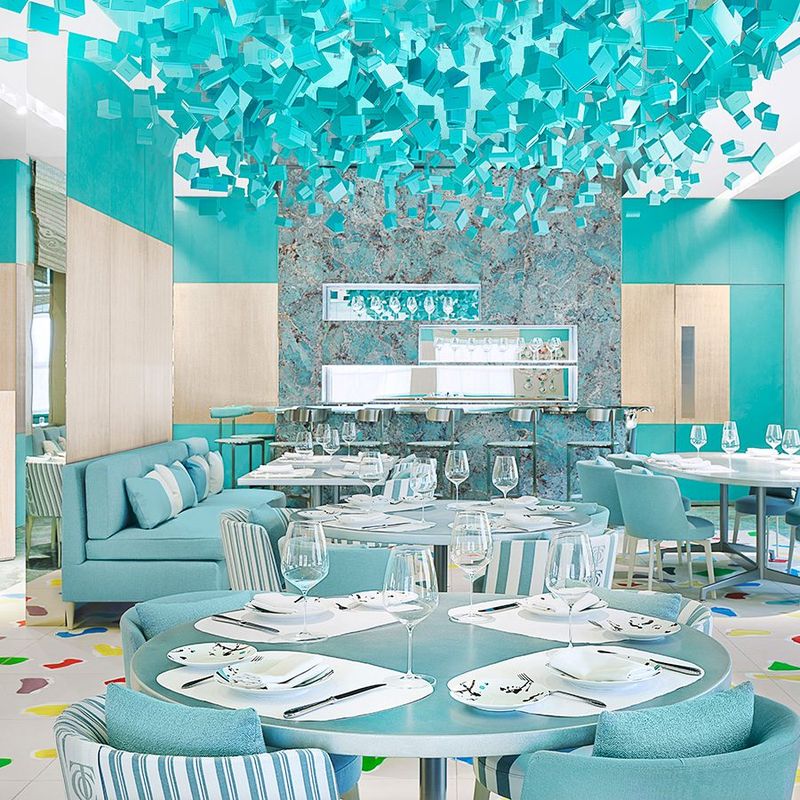 kafe dan restoran milik rumah mode ternama di dunia