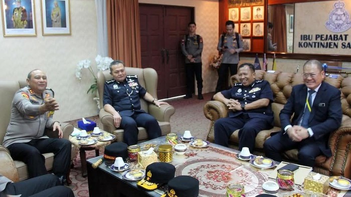 Kapolda Kalbar Irjen Pol Pipit Rismanto melakukan pertemuan bilateral dengan PDRM Sarawak