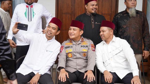 Kapolda Riau Irjen Herry Heryawan bersilaturahmi dengan Lembaga Adat Melayu Riau (LAMR) hingga Ustaz Abdul Somad.