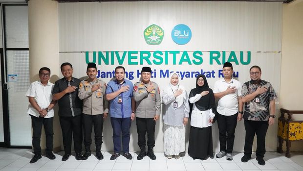 Kapolda Riau Irjen Herry Heryawan bersilaturahmi dengan Lembaga Adat Melayu Riau (LAMR) hingga Ustaz Abdul Somad.