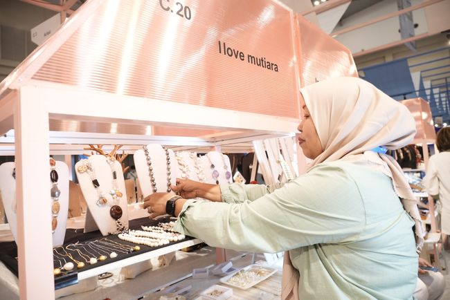 Kisah Mahayusi Pengusaha Aksesori Sukses Lewat Dukungan dari BRI