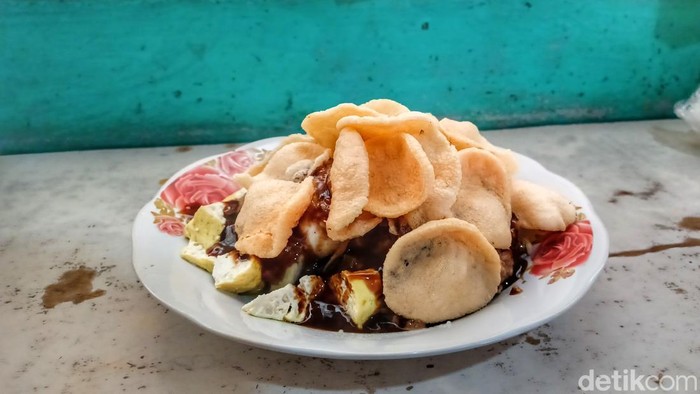 Kupat Tahu Mang Ade di Kabupaten Bandung.