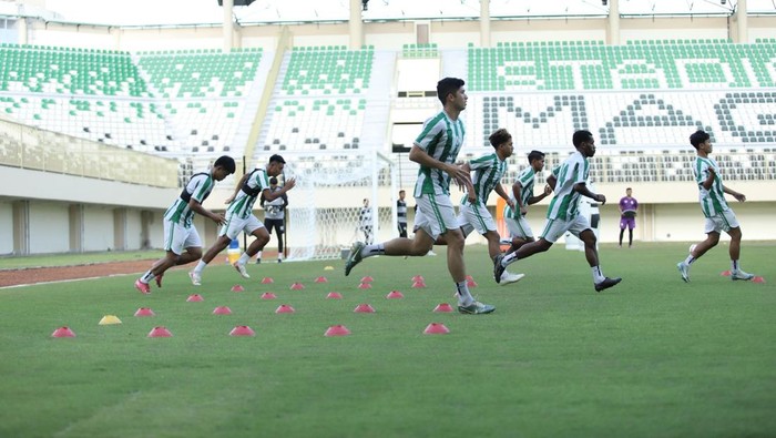 Latihan PSS Sleman jelang menghadapi PSBS Biak di Stadion Maguwoharjo, Sleman, Selasa (8/4/2025).