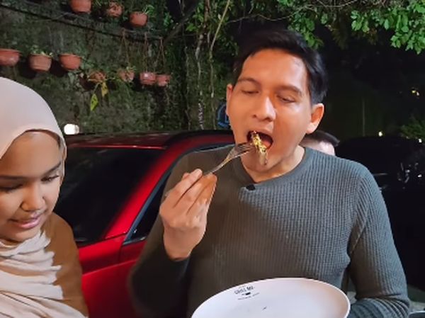 Lucky Hakim Nikmati Steak Berlapis Emas hingga Pamer Mangga Indramayu