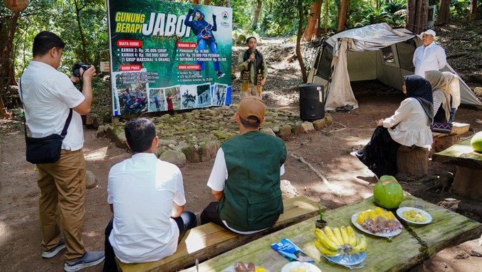 Menteri Kehutanan (Menhut) Raja Juli Antoni saat berkunjung ke Pulau Weh