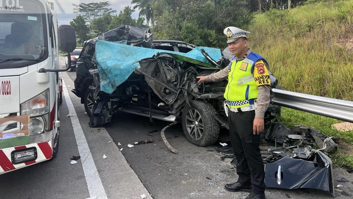 Mobil Fortuner yang dikendarai dokter mengalami kecelakaan di Tol Terpeka