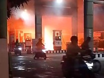 Sepeda Motor Warga Terbakar Saat Isi BBM di SPBU Palembang