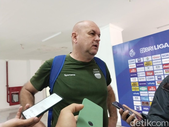 Pelatih Persib Bandung Bojan Hodak