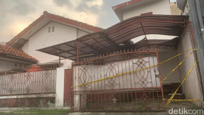 Penampakan rumah dijadikan pabrik uang palsu di Bogor
