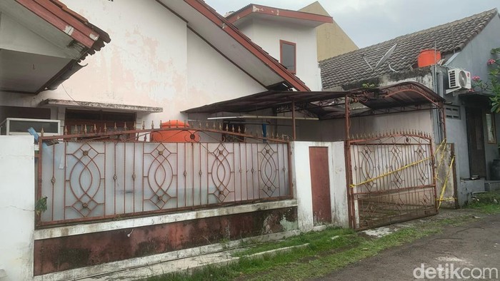 Penampakan rumah dijadikan pabrik uang palsu di Bogor