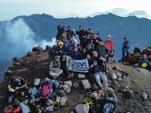 Pendakian Gunung Raung Ramai meski Ancaman Erupsi Mengintai