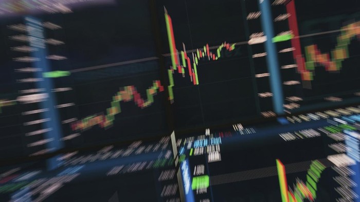 Curves on a screen in the market surveillance room of the Euronext France,Tuesday, April 8, 2025 the business district of La Defense, outside Paris. (AP Photo/Thibault Camus)