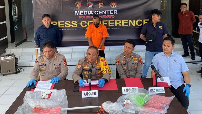 Pria mabuk berinisial SL (55) di Kabupaten Pohuwato, Gorontalo, ditangkap polisi gegara menebas istrinya, MT hingga dua jarinya putus.