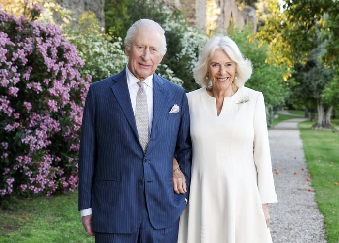 Potret Terbaru Raja Charles & Ratu Camilla Rayakan 20 Tahun Pernikahan