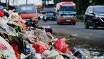Potret Tumpukan Sampah di Pinggir Jalan Ciputat