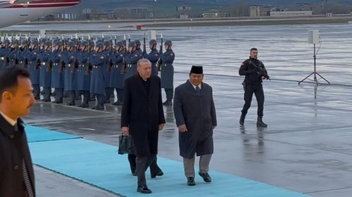 Presiden Prabowo Subianto tiba di Turki usai lawatan di Persatuan Emirat Arab (PEA). Prabowo disambut langsung oleh Presiden Turki Recep Tayyip Erdogan di Bandara Internasional Esenboga, Ankara, Rabu (9/4/2025).