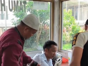 Pria Palembang Ditangkap Usai Curi HP WNA Mali Saat Iitikaf di Masjid Agung