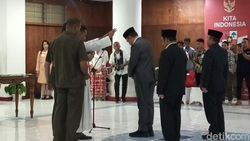 Prosesi pelantikan Pj Sekda Kota Kupang Ignasius Lega di Kantor Wali Kota Kupang, Rabu (9/4/2025).