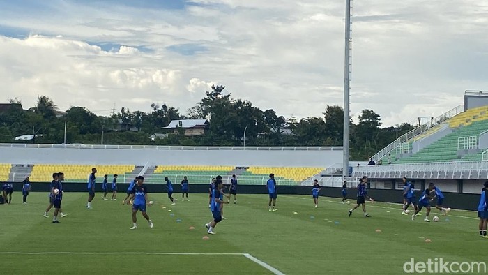 Suasana official training pemain PSM Makassar di Stadion Gelora BJ Habibie, Parepare.