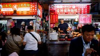 Night market telah menjadi bagian tak terpisahkan dari kehidupan kota ini.  