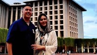 Sissy sangat bahagia pertama kali datang ke Masjid Istiqlal. Pihak Masjid Istiqlal juga mengajaknya tur keliling dan banyak mendapat poengetahuan soal sejarahg dan arsitekturnya. Foto: dok. Instagram Sissy Prescillia