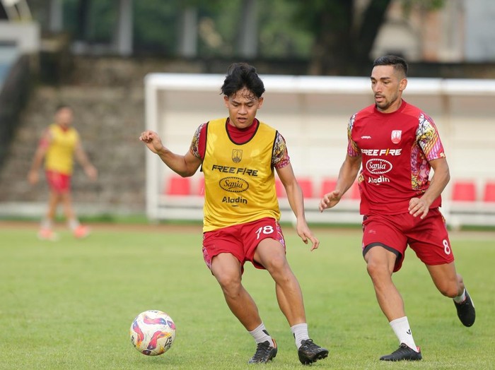 Suasana latihan skuad Persis Solo di Stadion Sriwedari, Kota Solo, Rabu (9/4/2025).