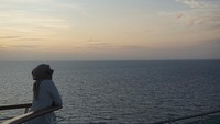 Traveler juga bisa berburu foto berlatar sunset yang dramatis. Siapkan gaya terbaikmu ya! (Wahyu/detikTravel)