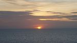 Pemandangan Sunset Cantik dari Atas Kapal Pesiar, Tak Ada Duanya