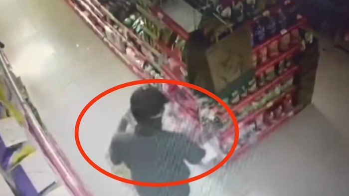 Swalayan di Blitar dibobol maling terekam CCTV