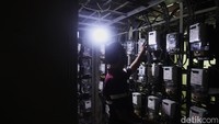 Pemerintah melalui Kementerian ESDM memastikan tarif listrik periode April-Juni 2025 atau Triwulan II 2025 tidak mengalami kenaikan harga alias masih sama seperti tarif pada periode sebelumnya.   