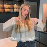 Apalagi Taylor ikut pindah ke Arab Saudi karena sang suami bermain untuk Al Ahli, ia memilih tampilan yang lebih aman. Foto: Instagram @taylorwardx