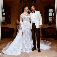 Taylor Ward adalah model dan influencer asal Inggris yang dinikahi pesepak bola, Riyad Mahrez. Wanita tersebut dulu dikenal dengan gaya glamour dan seksinya tapi kini berpikir untuk tampil lebih modest atau tertutup setelah menikah.Foto: Instagram @taylorwardx