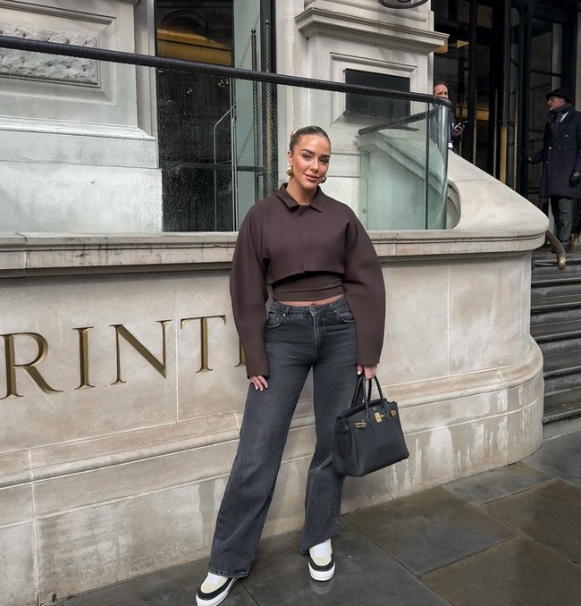 Meski mengaku masih merencanakannya namun Taylor sudah terlihat lebih tertutup setelah menikah, paling tidak di akun Instagram-nya. Wanita yang menikah secara Islam itu tidak pernah mengunggah foto berbikini.Foto: Instagram @taylorwardx