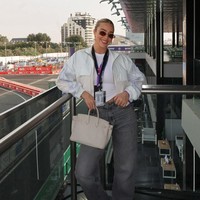 Selagi merasa bentuk payudara besar tidak cocok dengannya, Taylor juga ingin tampil lebih tertutup dan tidak seseksi dulu setelah menikah. “Aku tidak merasa proporsi (payudara) bagus dengan bentuk tubuhku. Aku menutupinya karena tidak suka terlihat besar. Ketika kamu punya anak dan menikah, aku pikir kamu ingin tampilan lebih tertutup,” ujar Taylor.Foto: Instagram @taylorwardx