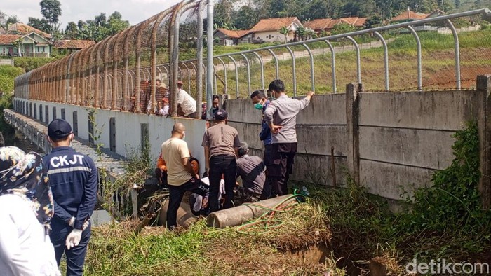 TKP penemuan mayat wanita di Tol Cisumdawu