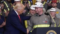 EPA, di bawah penunjukan Trump Lee Zeldin, menyiapkan kotak surat elektronik untuk memungkinkan perusahaan yang diatur untuk meminta pengecualian presiden berdasarkan Undang-Undang Udara Bersih terhadap sejumlah aturan era Biden. AP/Alex Brandon