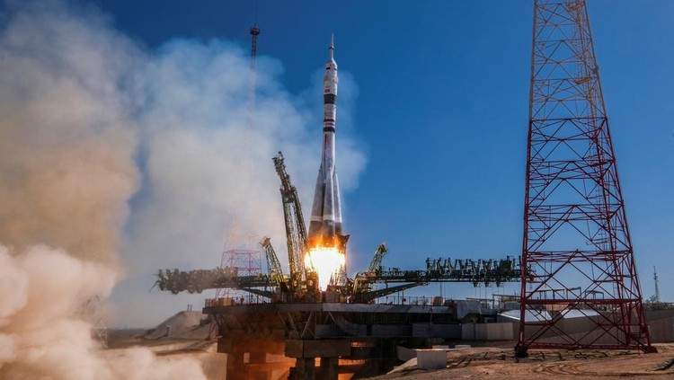 An official logo of the upcoming 80th anniversary of the victory over Nazi Germany in World War Two is seen on the Soyuz MS-27 spacecraft carrying the crew formed of NASA astronaut Jonny Kim, Roscosmos cosmonauts Sergey Ryzhikov and Alexey Zubritskiy as it blasts off to the International Space Station (ISS) from the launchpad at the Baikonur Cosmodrome, Kazakhstan, April 8, 2025. REUTERS/Maxim Shemetov
